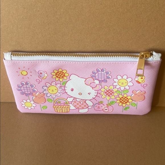 Hello Kitty Sanrio 'Floral Dreams' Pouch with zipper in pink - Picture 4 of 6